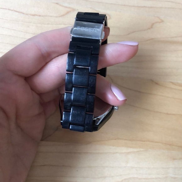 Black resin Fossil watch - Picture 4 of 5